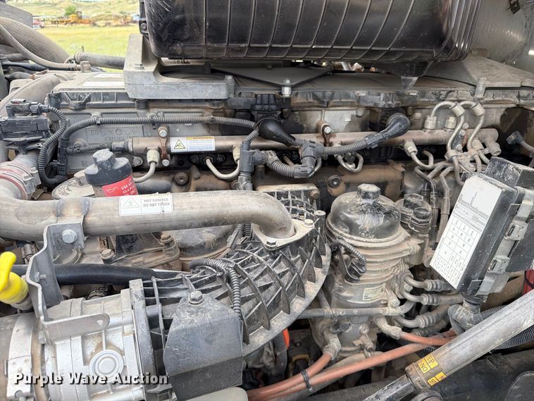image for item EA0487 2015 Freightliner 122SD semi truck