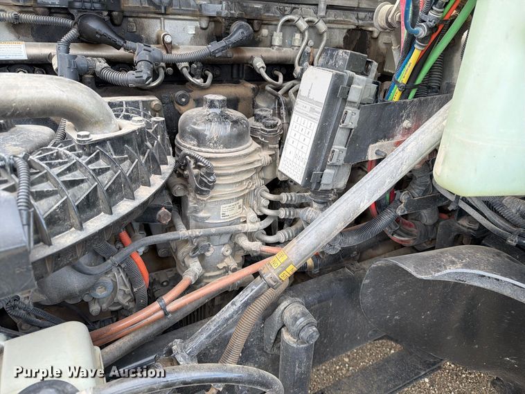 image for item EA0487 2015 Freightliner 122SD semi truck
