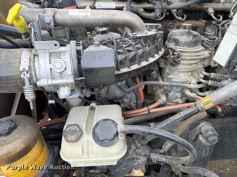 image for item EA0487 2015 Freightliner 122SD semi truck