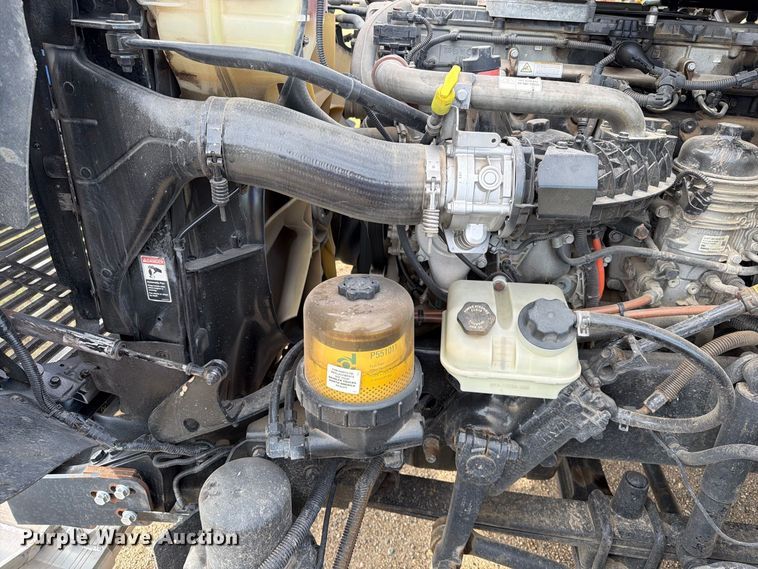 image for item EA0487 2015 Freightliner 122SD semi truck