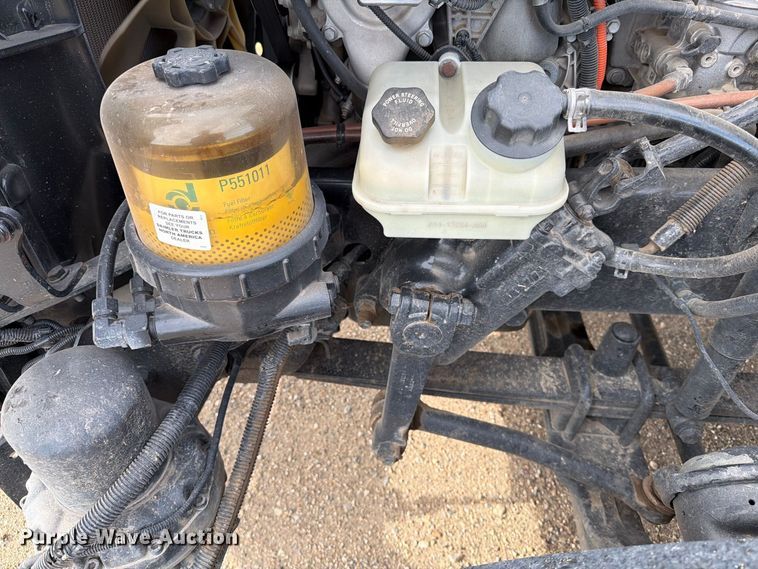 image for item EA0487 2015 Freightliner 122SD semi truck