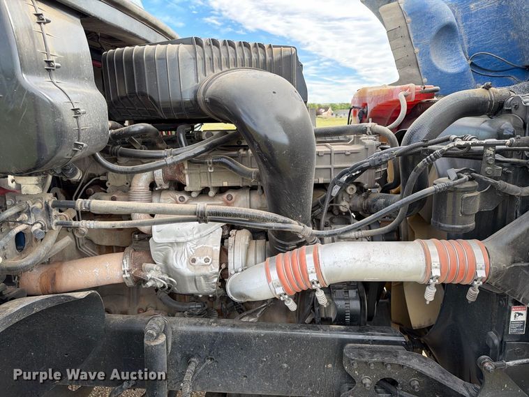 image for item EA0487 2015 Freightliner 122SD semi truck
