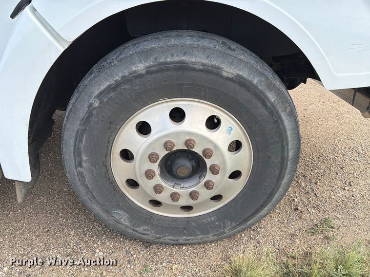 image for item EA0487 2015 Freightliner 122SD semi truck