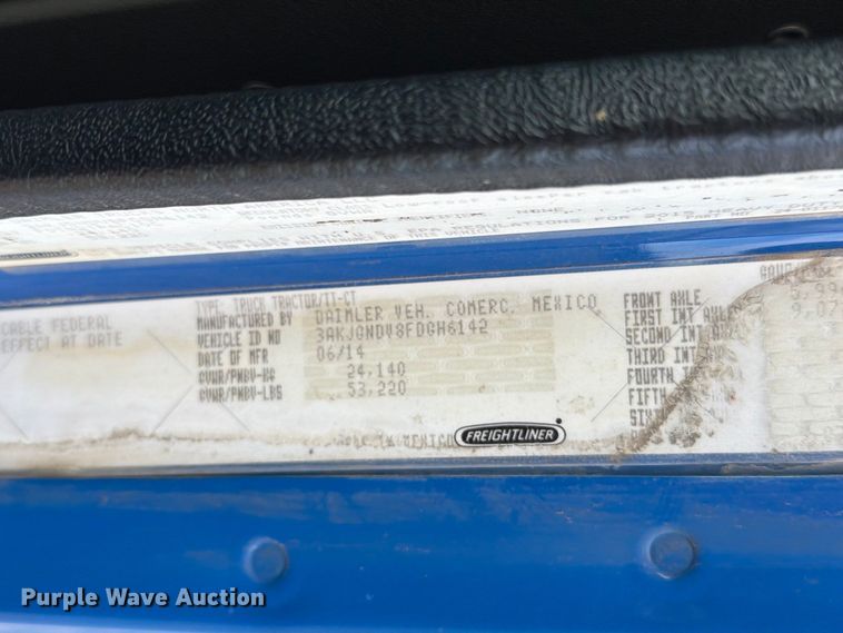 image for item EA0487 2015 Freightliner 122SD semi truck