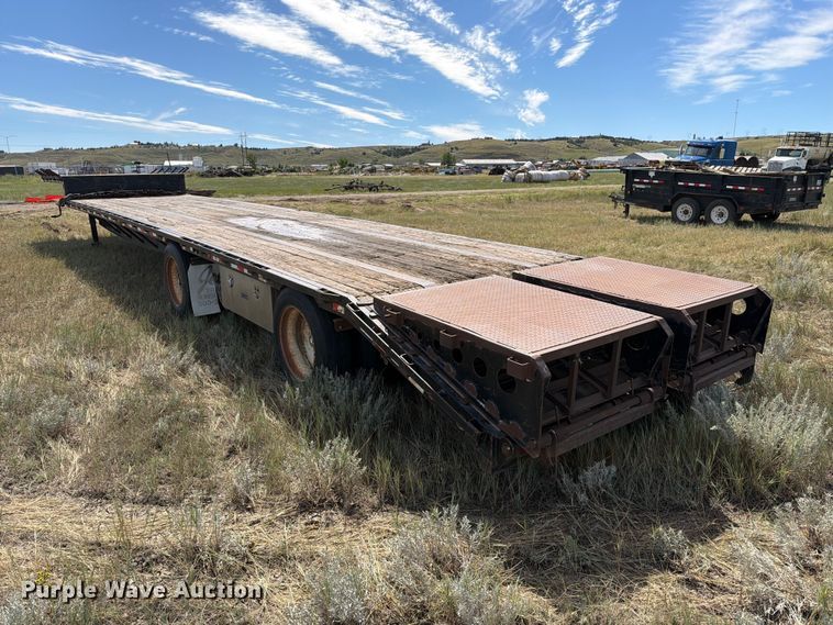 image for item EA0488 2003 JET drop deck equipment trailer