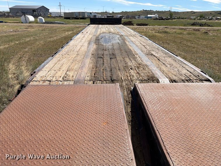 image for item EA0488 2003 JET drop deck equipment trailer
