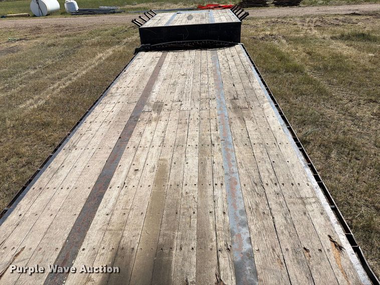 image for item EA0488 2003 JET drop deck equipment trailer
