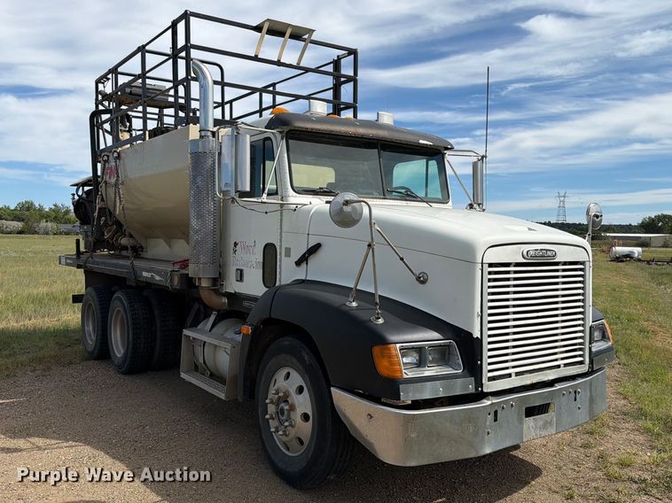 image for item EA0489 2000 Freightliner Conventional hydroseeder truck