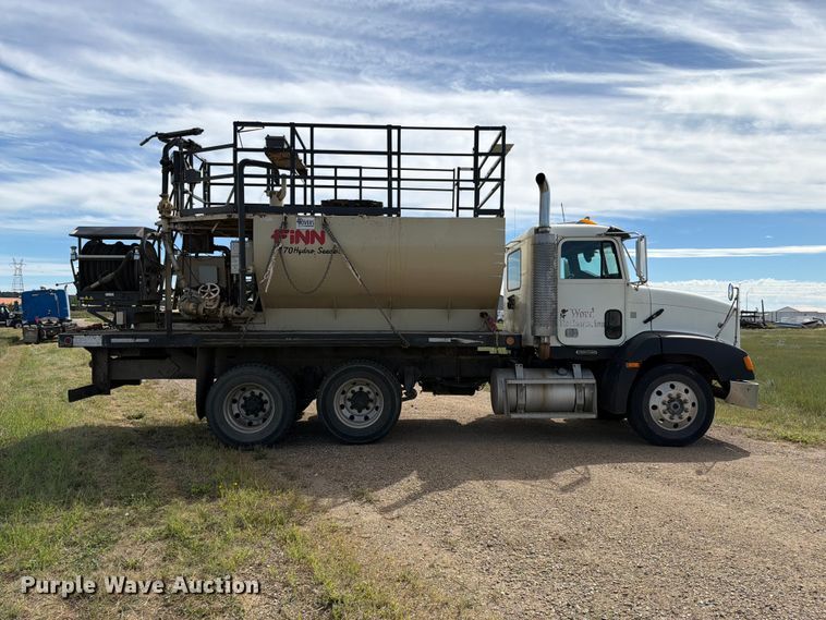 image for item EA0489 2000 Freightliner Conventional hydroseeder truck