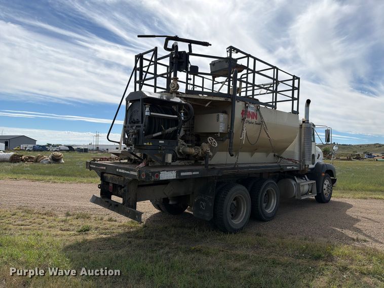 image for item EA0489 2000 Freightliner Conventional hydroseeder truck