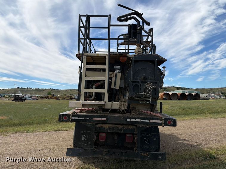 image for item EA0489 2000 Freightliner Conventional hydroseeder truck