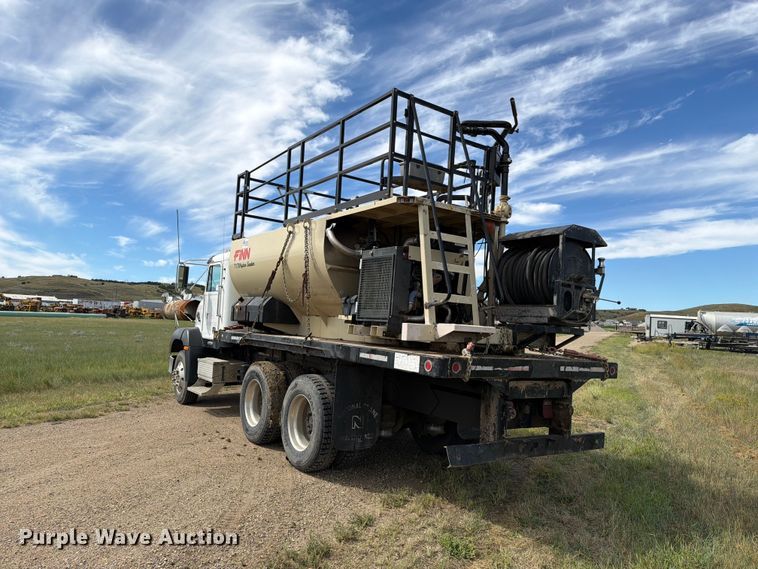 image for item EA0489 2000 Freightliner Conventional hydroseeder truck