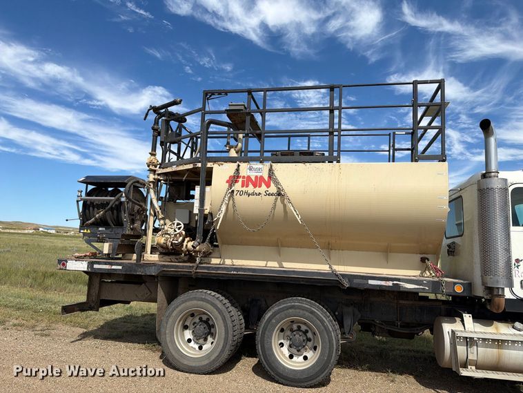 image for item EA0489 2000 Freightliner Conventional hydroseeder truck