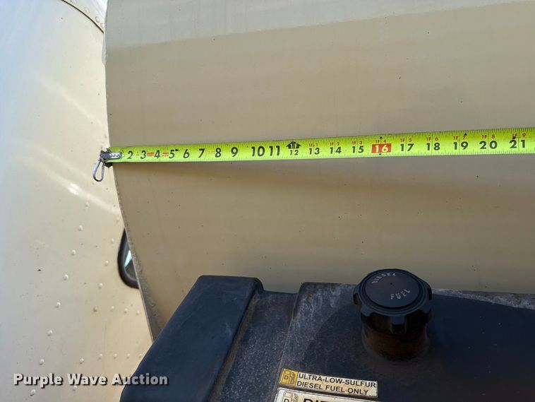 image for item EA0489 2000 Freightliner Conventional hydroseeder truck