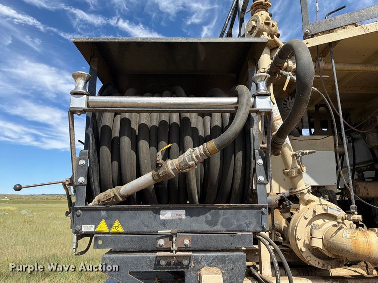 image for item EA0489 2000 Freightliner Conventional hydroseeder truck
