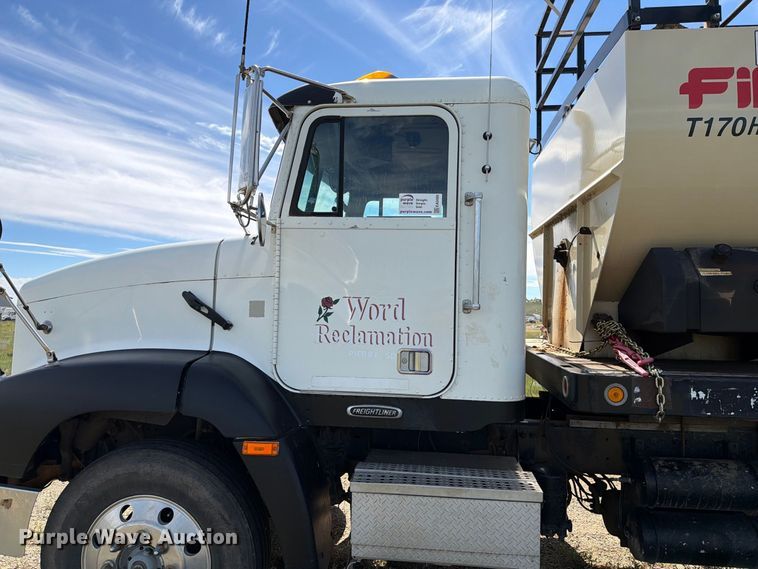 image for item EA0489 2000 Freightliner Conventional hydroseeder truck