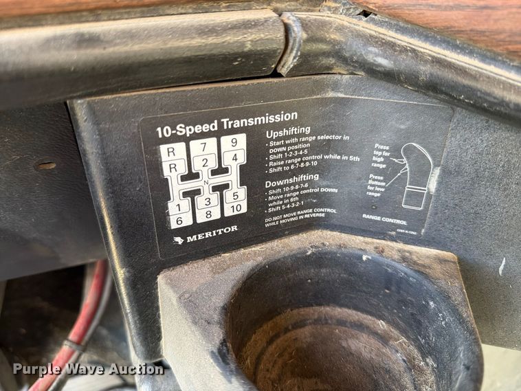 image for item EA0489 2000 Freightliner Conventional hydroseeder truck