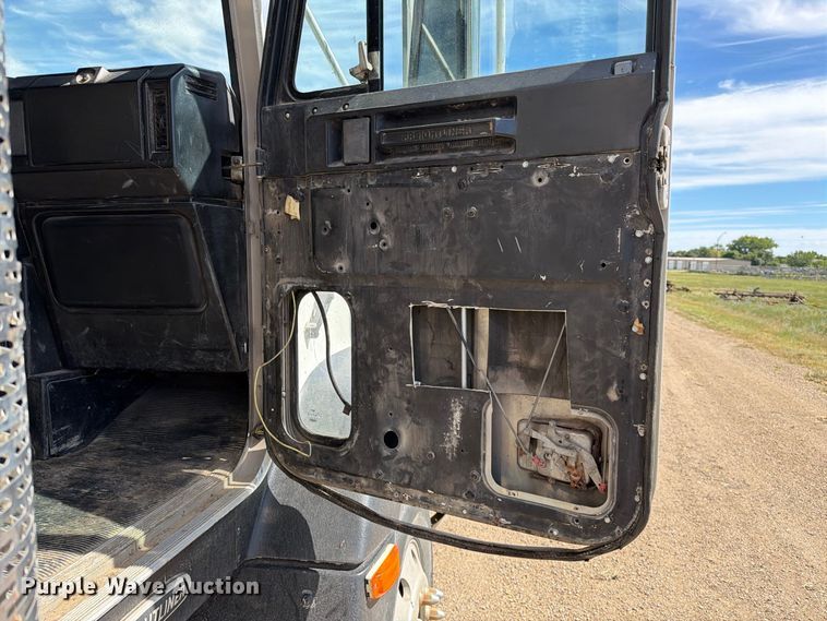 image for item EA0489 2000 Freightliner Conventional hydroseeder truck