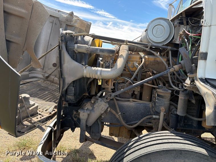 image for item EA0489 2000 Freightliner Conventional hydroseeder truck