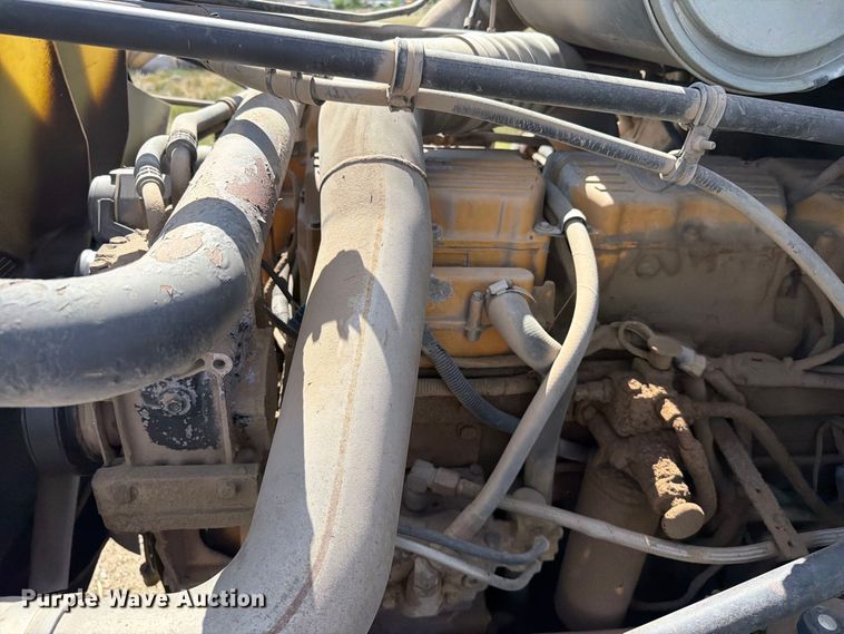 image for item EA0489 2000 Freightliner Conventional hydroseeder truck