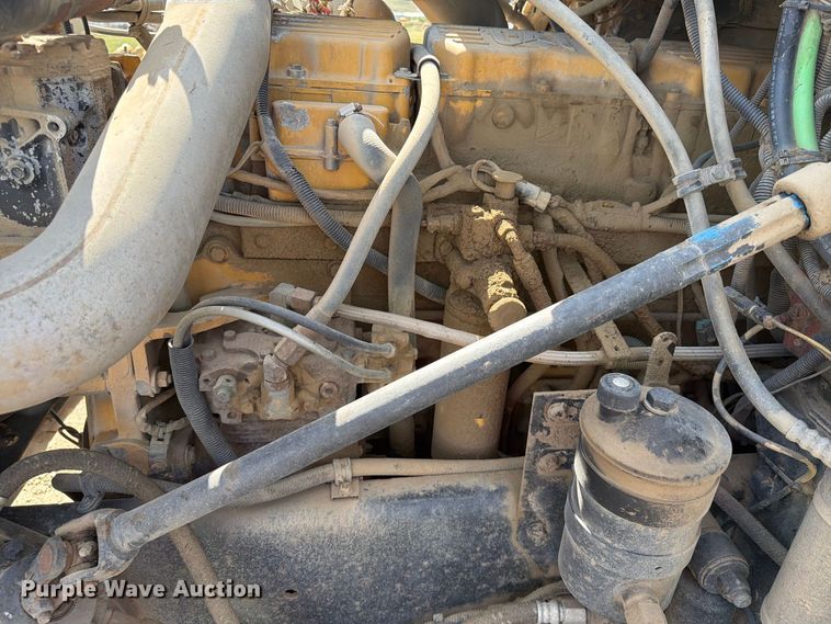 image for item EA0489 2000 Freightliner Conventional hydroseeder truck