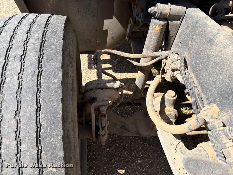 image for item EA0489 2000 Freightliner Conventional hydroseeder truck