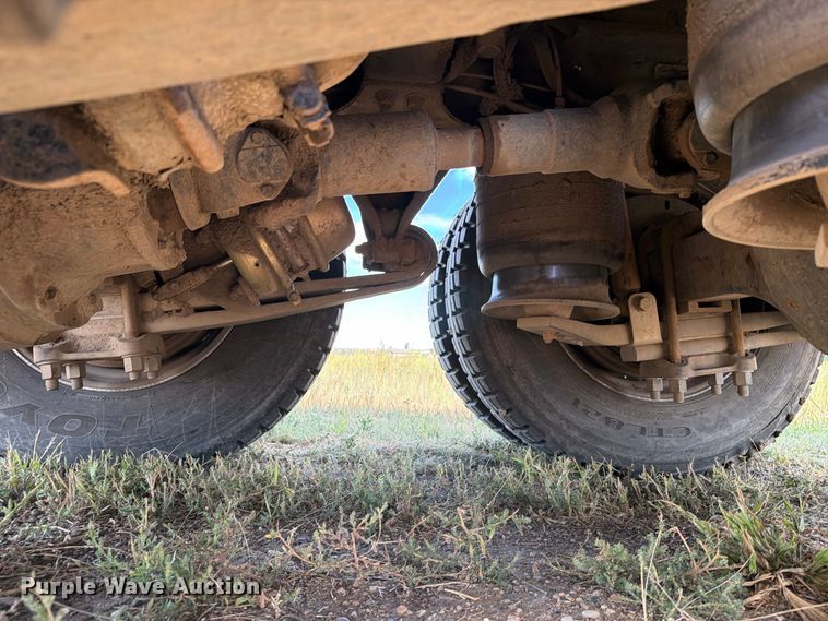 image for item EA0489 2000 Freightliner Conventional hydroseeder truck