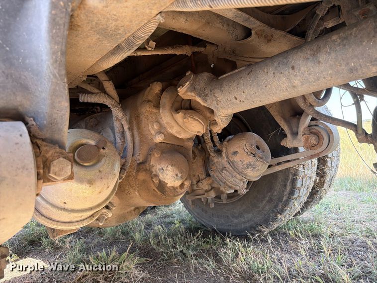 image for item EA0489 2000 Freightliner Conventional hydroseeder truck