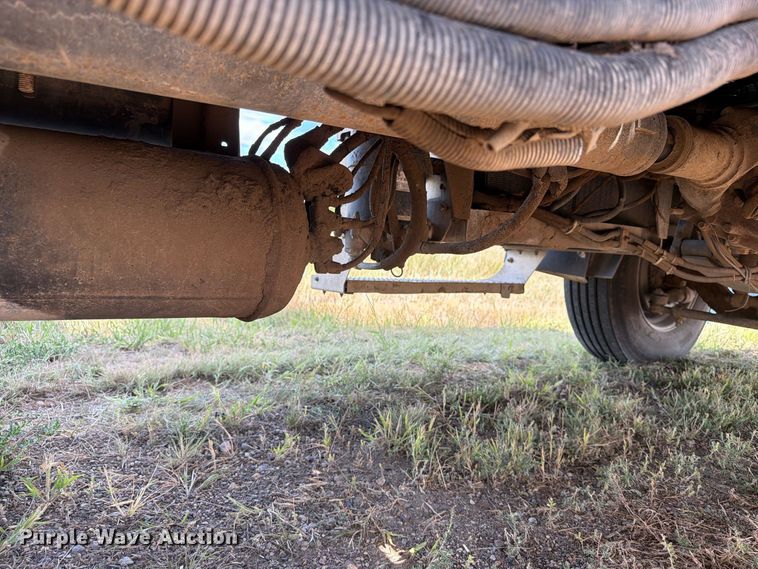 image for item EA0489 2000 Freightliner Conventional hydroseeder truck