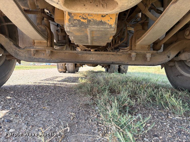 image for item EA0489 2000 Freightliner Conventional hydroseeder truck