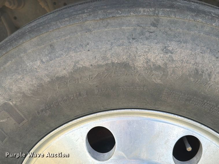 image for item EA0489 2000 Freightliner Conventional hydroseeder truck