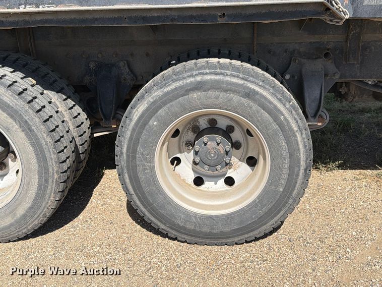image for item EA0489 2000 Freightliner Conventional hydroseeder truck