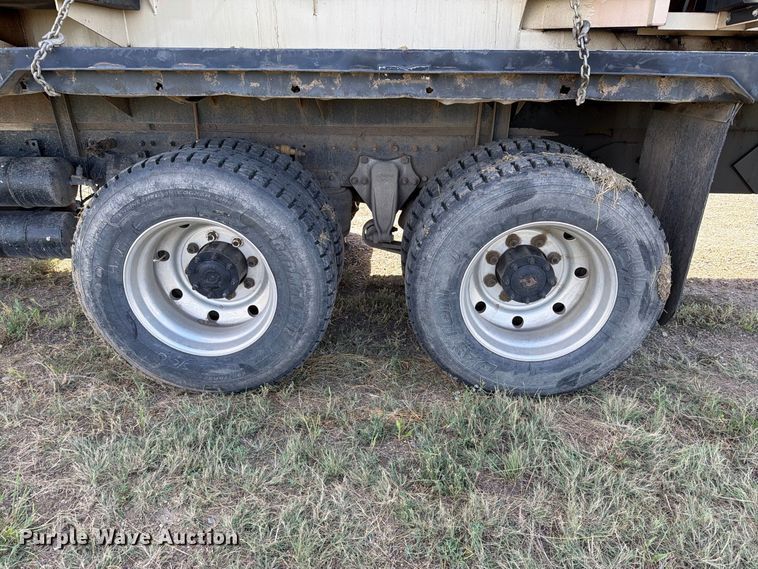 image for item EA0489 2000 Freightliner Conventional hydroseeder truck