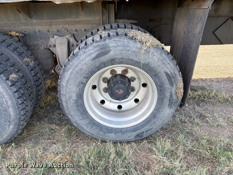 image for item EA0489 2000 Freightliner Conventional hydroseeder truck