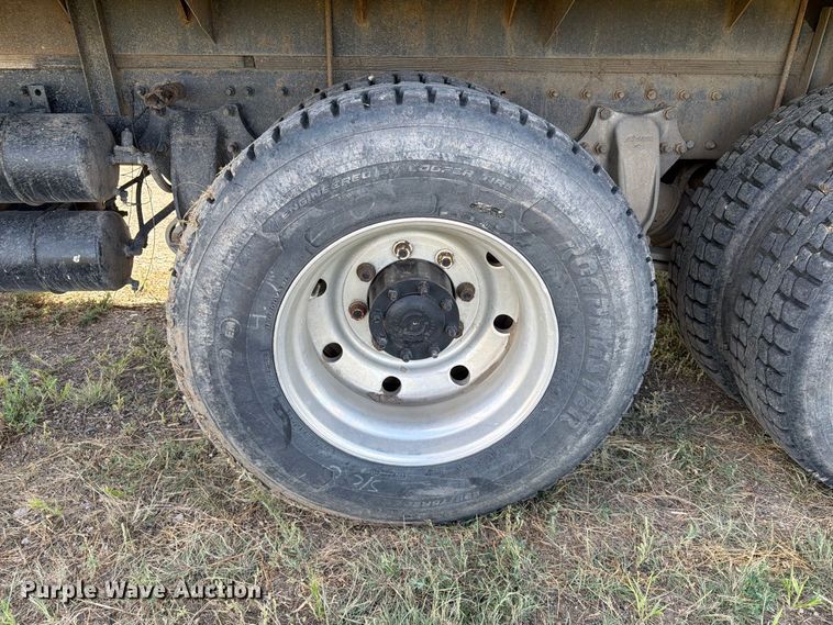 image for item EA0489 2000 Freightliner Conventional hydroseeder truck