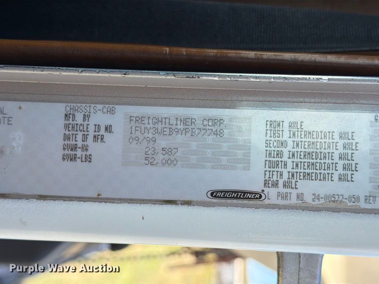 image for item EA0489 2000 Freightliner Conventional hydroseeder truck