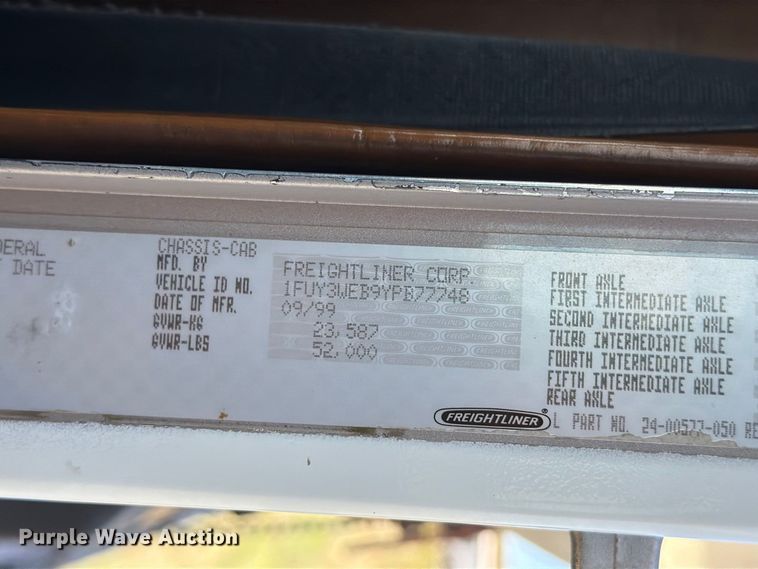 image for item EA0489 2000 Freightliner Conventional hydroseeder truck