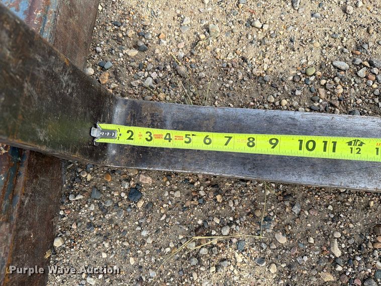 image for item EA0490 skid steer forks