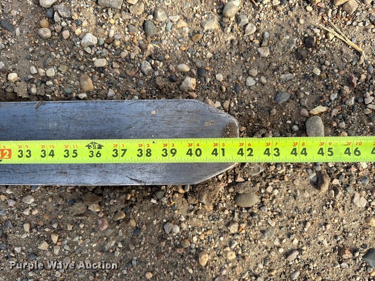 image for item EA0490 skid steer forks