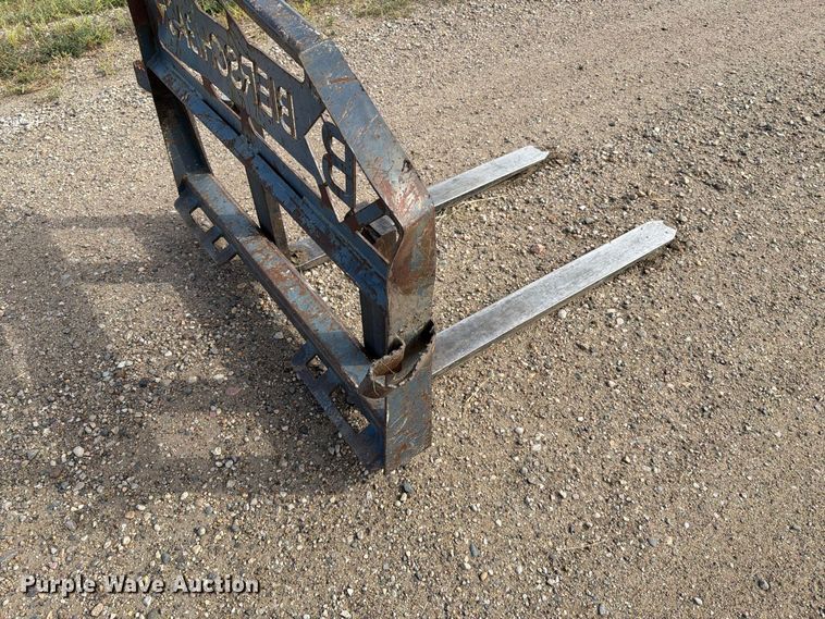 image for item EA0490 skid steer forks