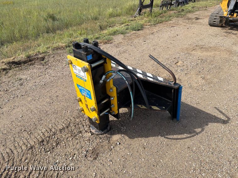 Montana 1000E skid steer post driver