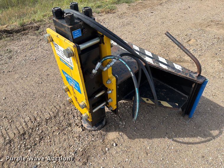 image for item EA0494 Montana 1000E skid steer post driver