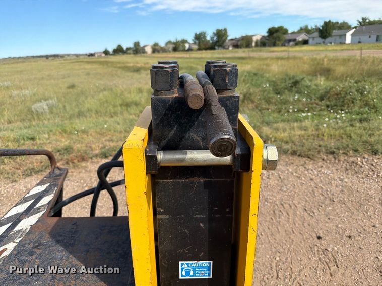 image for item EA0494 Montana 1000E skid steer post driver