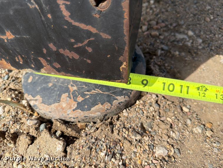 image for item EA0494 Montana 1000E skid steer post driver