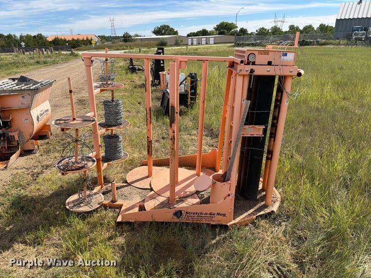 image for item EA0496 EZG Manufacturing Stretch-n-Go Hog fence dispenser