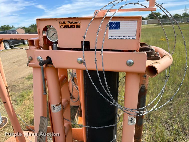 image for item EA0496 EZG Manufacturing Stretch-n-Go Hog fence dispenser