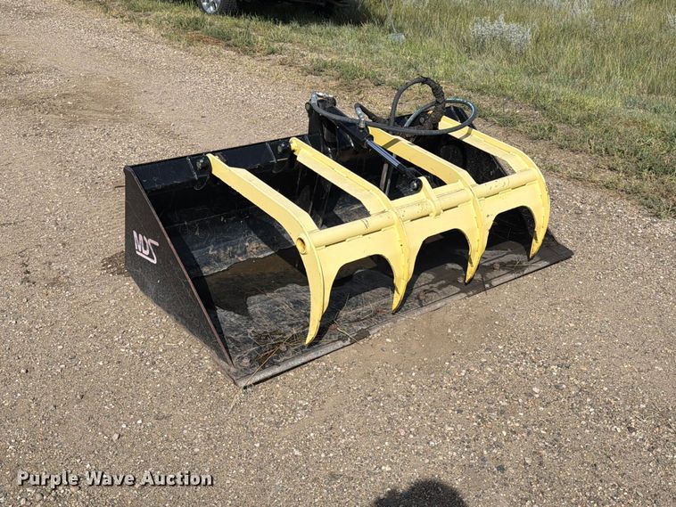 image for item EA0497 MDS skid steer grapple bucket