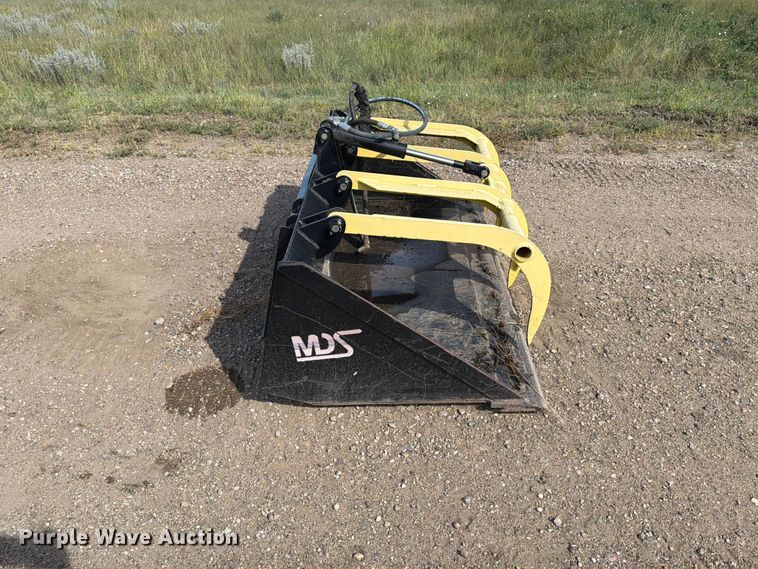image for item EA0497 MDS skid steer grapple bucket
