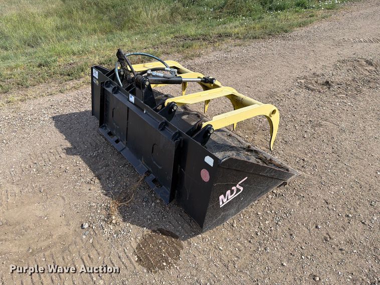 image for item EA0497 MDS skid steer grapple bucket