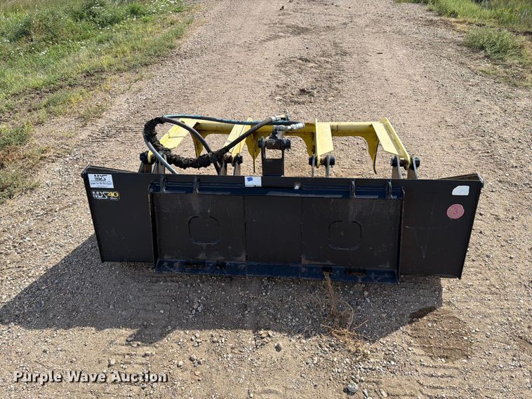 image for item EA0497 MDS skid steer grapple bucket